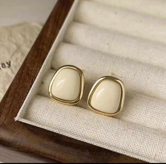 Contemporary Stud - K010